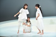 左から佐々木久美、井口眞緒、齊藤京子。