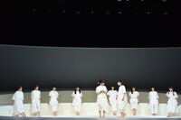 けやき坂46チームハーモニカによる「あゆみ」のワンシーン。