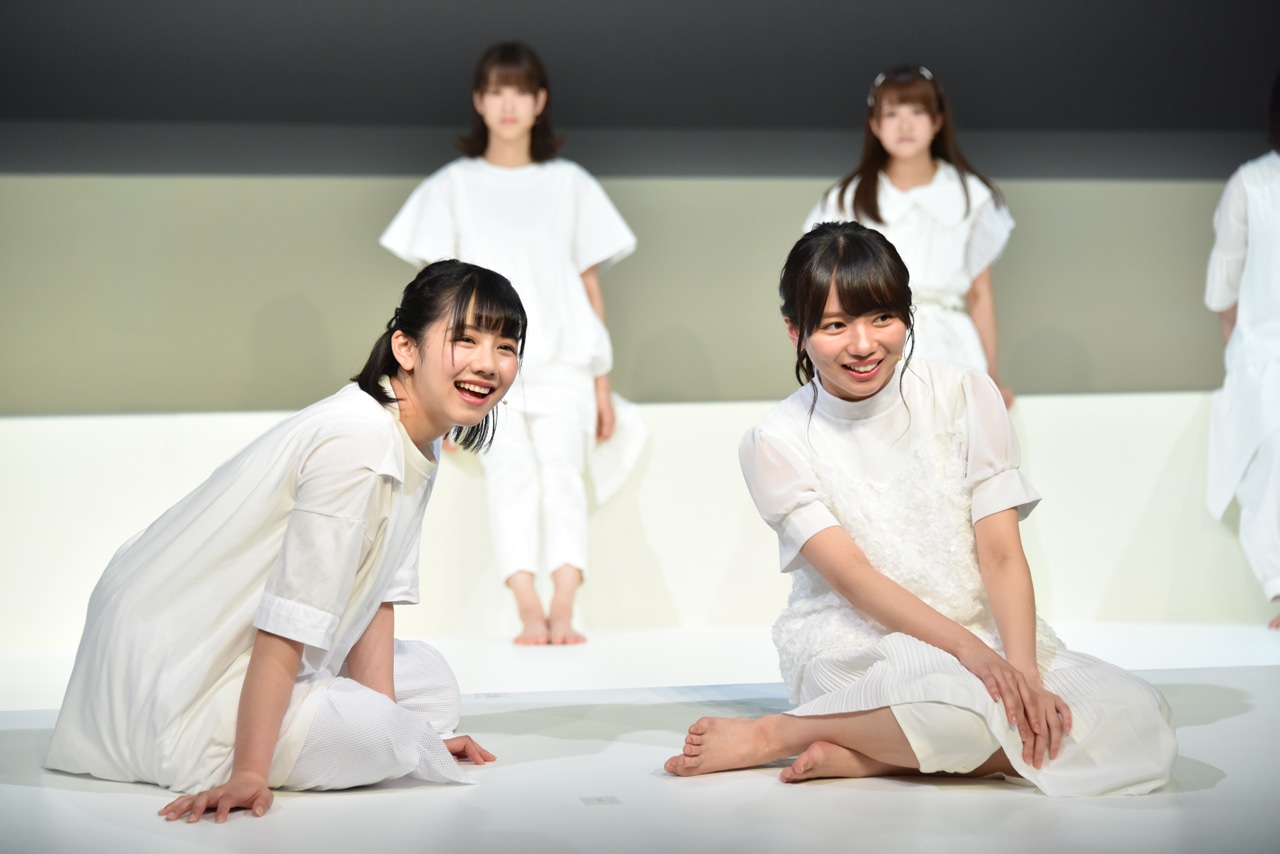 けやき坂46チームハーモニカによる「あゆみ」のワンシーン。