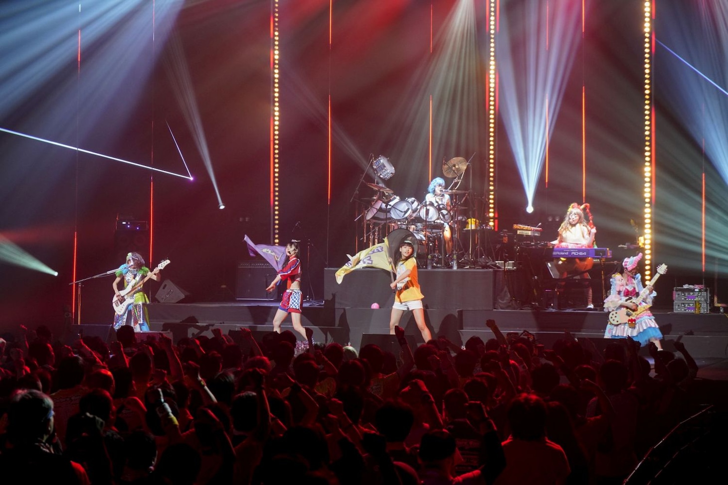 Gacharic Spin「Gacharic Spin TOUR 止まらない2018 ～良い子(415)は真似しないでネ～」の様子。（写真提供：ビクターエンタテインメント）
