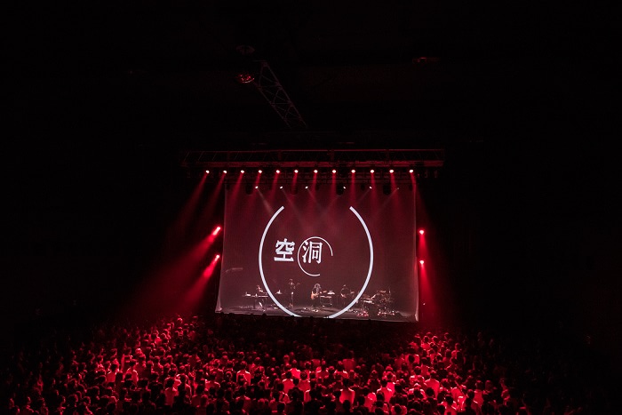 amazarashi Live Tour 2018「地方都市のメメント・モリ」Zepp DiverCity TOKYO公演の様子。