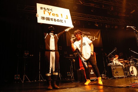 SAY YESマンとウエムラユウキ（B / ポルカドットスティングレイ）（撮影：上山陽介）