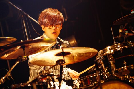 ミツヤスカズマ（Dr / ポルカドットスティングレイ）（撮影：上山陽介）