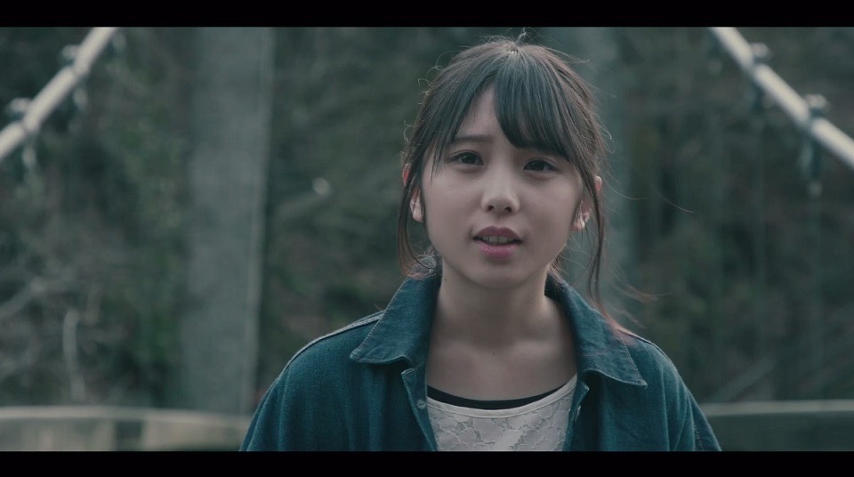 与田祐希の“個人PV”「ホラー映画で最初に死ぬやつ」のワンシーン。