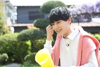 VTRを観るユースケ監督。