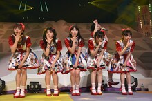 新曲「日記」を初披露するエビ中。