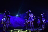 「私立恵比寿中学 SHAKARIKI SPRING TOUR 2018～New,Gakugeeeekai of Learning～（新・学芸会のすゝめ）」初日公演の様子。