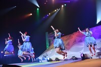 「私立恵比寿中学 SHAKARIKI SPRING TOUR 2018～New,Gakugeeeekai of Learning～（新・学芸会のすゝめ）」初日公演の様子。