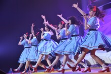 「私立恵比寿中学 SHAKARIKI SPRING TOUR 2018～New,Gakugeeeekai of Learning～（新・学芸会のすゝめ）」初日公演の様子。