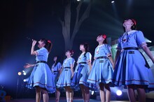 「私立恵比寿中学 SHAKARIKI SPRING TOUR 2018～New,Gakugeeeekai of Learning～（新・学芸会のすゝめ）」初日公演の様子。