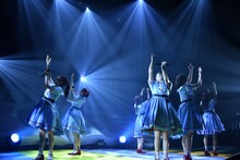 「私立恵比寿中学 SHAKARIKI SPRING TOUR 2018～New,Gakugeeeekai of Learning～（新・学芸会のすゝめ）」初日公演の様子。