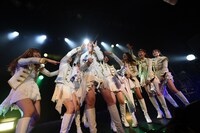 東京パフォーマンスドール「ダンスサミット2018 ～Wanna be SHINY LADY～」の様子。（写真提供：EPICレコードジャパン）