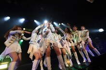 東京パフォーマンスドール「ダンスサミット2018 ～Wanna be SHINY LADY～」の様子。（写真提供：EPICレコードジャパン）