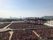 「ももクロ 春の一大事 2018 in 東近江市 ~笑顔のチカラ つなげるオモイ~」の様子。(Photo by HAJIME KAMIIISAKA+Z)