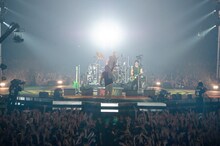 WANIMA「Everybody!! TOUR」千葉・幕張メッセ国際展示場9～11ホール公演の様子。（撮影：瀧本 JON... 行秀）