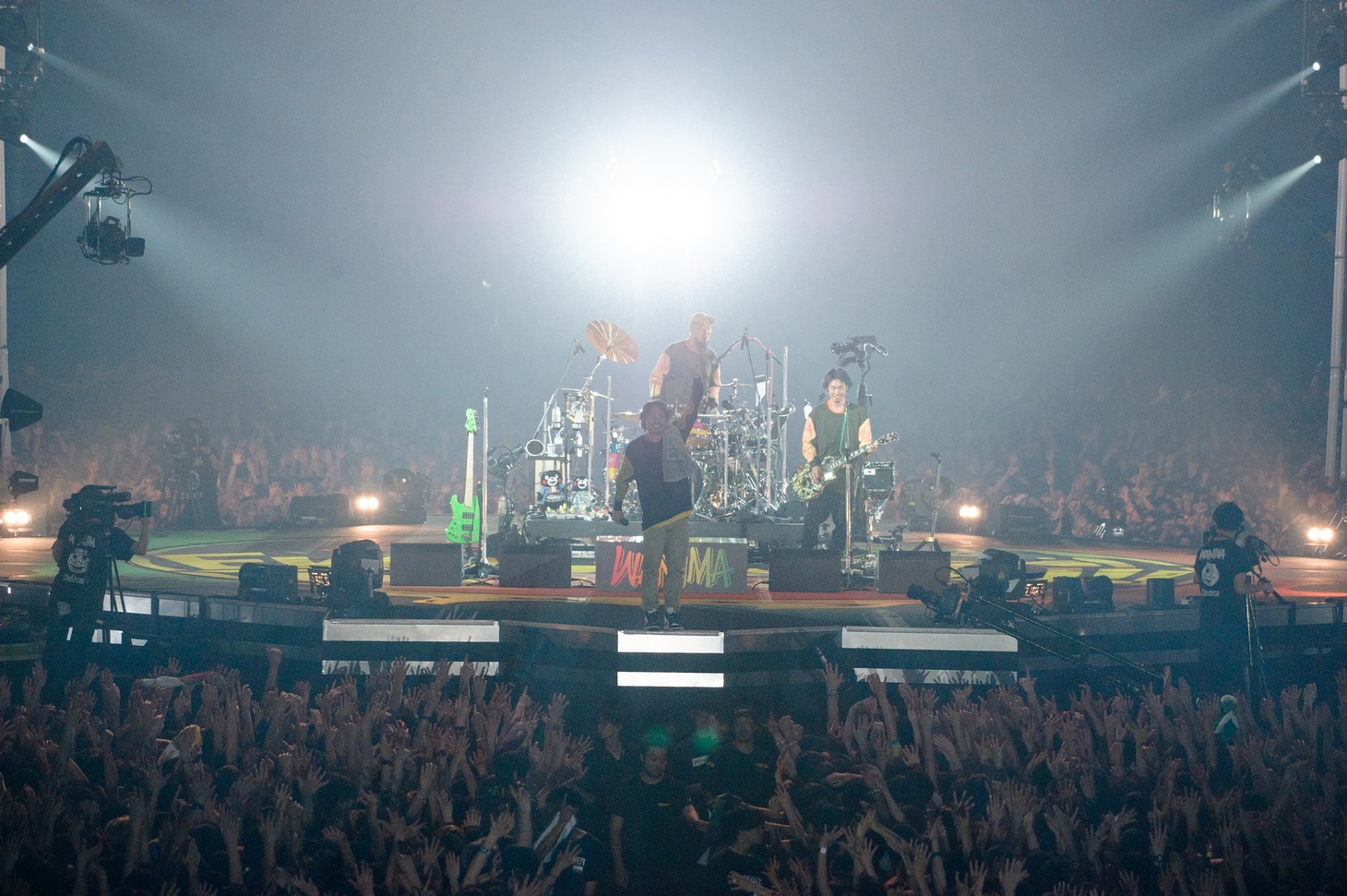 WANIMA「Everybody!! TOUR」千葉・幕張メッセ国際展示場9～11ホール公演の様子。（撮影：瀧本 JON... 行秀）