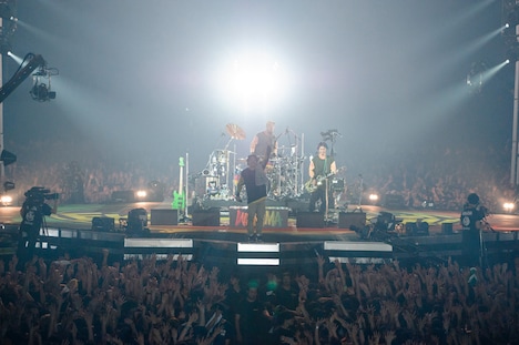 WANIMA「Everybody!! TOUR」千葉・幕張メッセ国際展示場9～11ホール公演の様子。（撮影：瀧本 JON... 行秀）