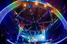 WANIMA「Everybody!! TOUR」千葉・幕張メッセ国際展示場9～11ホール公演の様子。（撮影：瀧本 JON... 行秀）