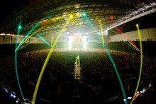 WANIMA「Everybody!! TOUR」千葉・幕張メッセ国際展示場9～11ホール公演の様子。（撮影：瀧本 JON... 行秀）