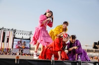 「ももクロ 春の一大事 2018 in 東近江市 ～笑顔のチカラ つなげるオモイ～」の様子。（Photo by HAJIME KAMIIISAKA+Z）
