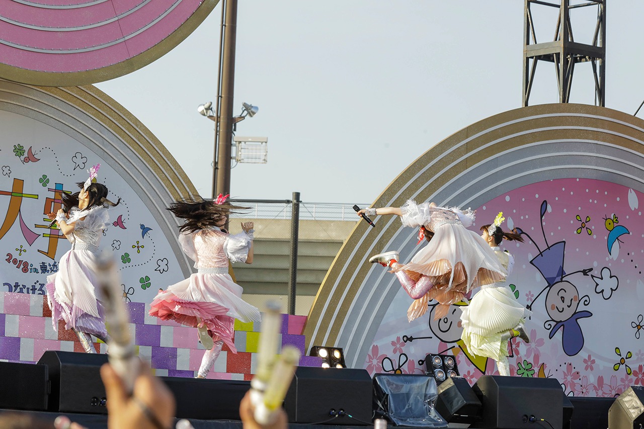 「行くぜっ！怪盗少女」を披露するももいろクローバーZ。（Photo by HAJIME KAMIIISAKA+Z）