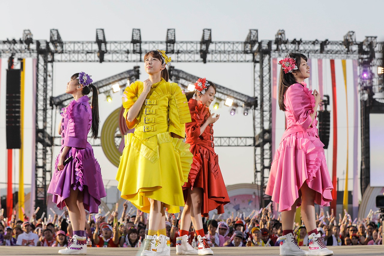 「ももクロ 春の一大事 2018 in 東近江市 ～笑顔のチカラ つなげるオモイ～」の様子。（Photo by HAJIME KAMIIISAKA+Z）