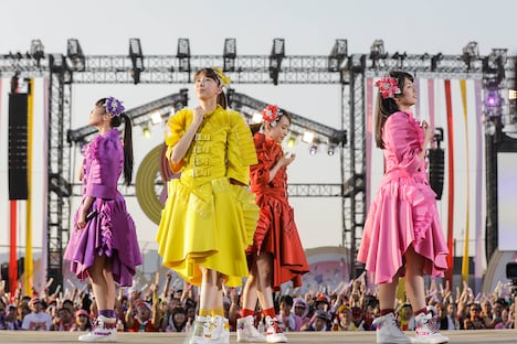 「ももクロ 春の一大事 2018 in 東近江市 ~笑顔のチカラ つなげるオモイ~」の様子。(Photo by HAJIME KAMIIISAKA+Z)