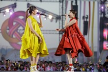 左から玉井詩織、百田夏菜子。