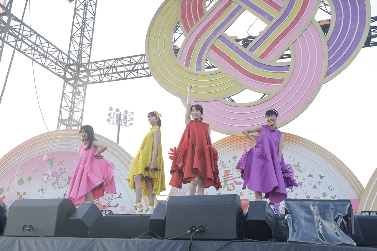 「ももクロ 春の一大事 2018 in 東近江市 ～笑顔のチカラ つなげるオモイ～」の様子。（Photo by HAJIME KAMIIISAKA+Z）