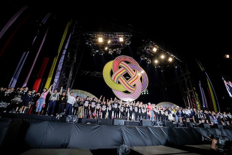 「ももクロ 春の一大事 2018 in 東近江市 ~笑顔のチカラ つなげるオモイ~」の様子。(Photo by HAJIME KAMIIISAKA+Z)