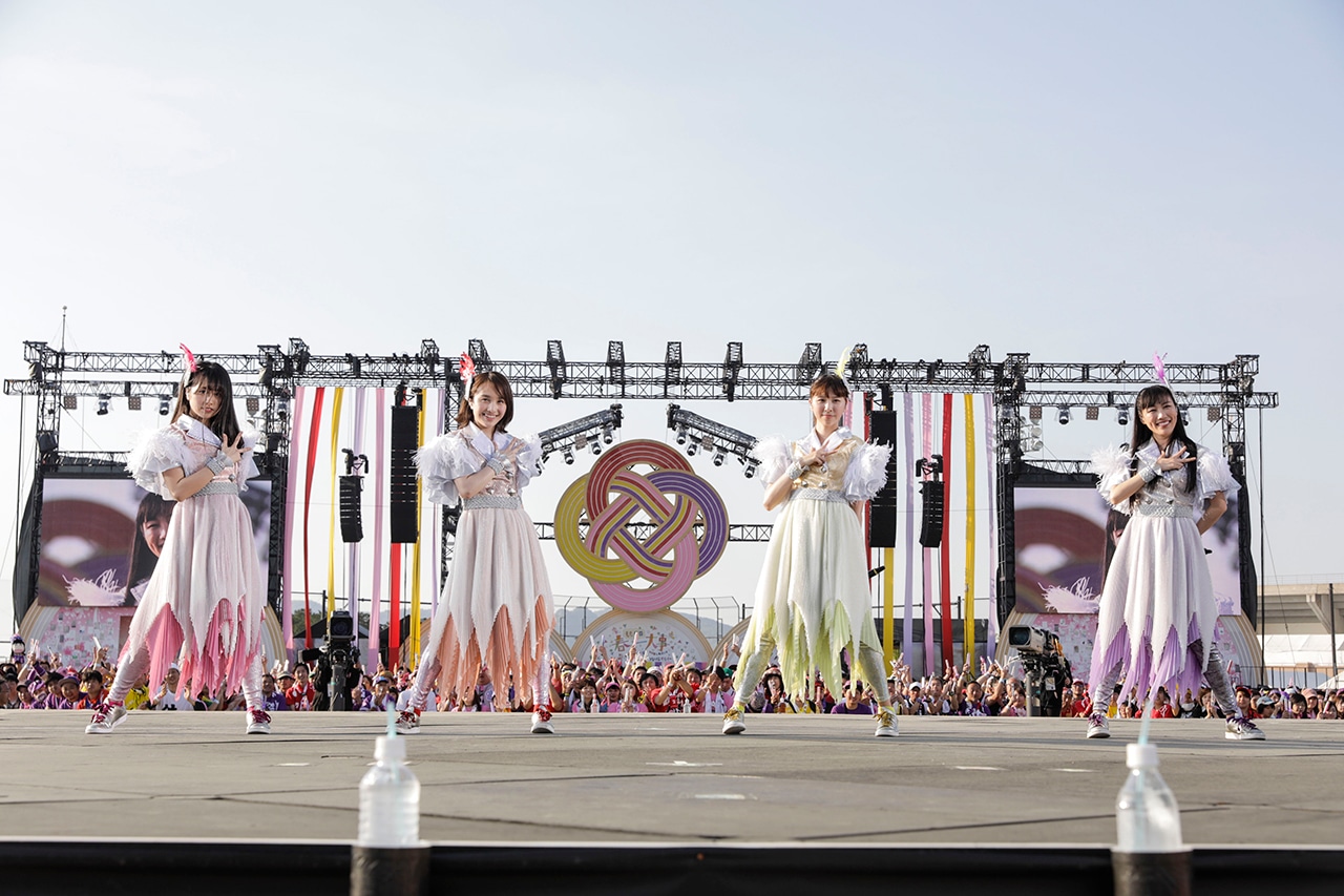 「ももクロ 春の一大事 2018 in 東近江市 ～笑顔のチカラ つなげるオモイ～」の様子。（Photo by HAJIME KAMIIISAKA+Z）