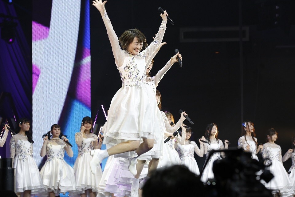 生駒里奈卒業コンサート、“猫背の少女”が胸を張って乃木坂を上り