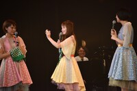 会場で販売されたオリジナルグッズ「Negi 栃尾の油揚げ Strap」を紹介するNegicco。