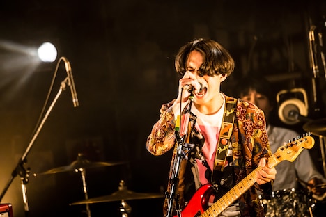 はっとり（Vo, G）（撮影：中山優司）