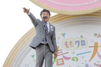 東近江市の市長（Photo by HAJIME KAMIIISAKA+Z）