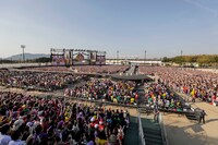 「ももクロ 春の一大事 2018 in 東近江市 ～笑顔のチカラ つなげるオモイ～」の様子。（Photo by HAJIME KAMIIISAKA+Z）