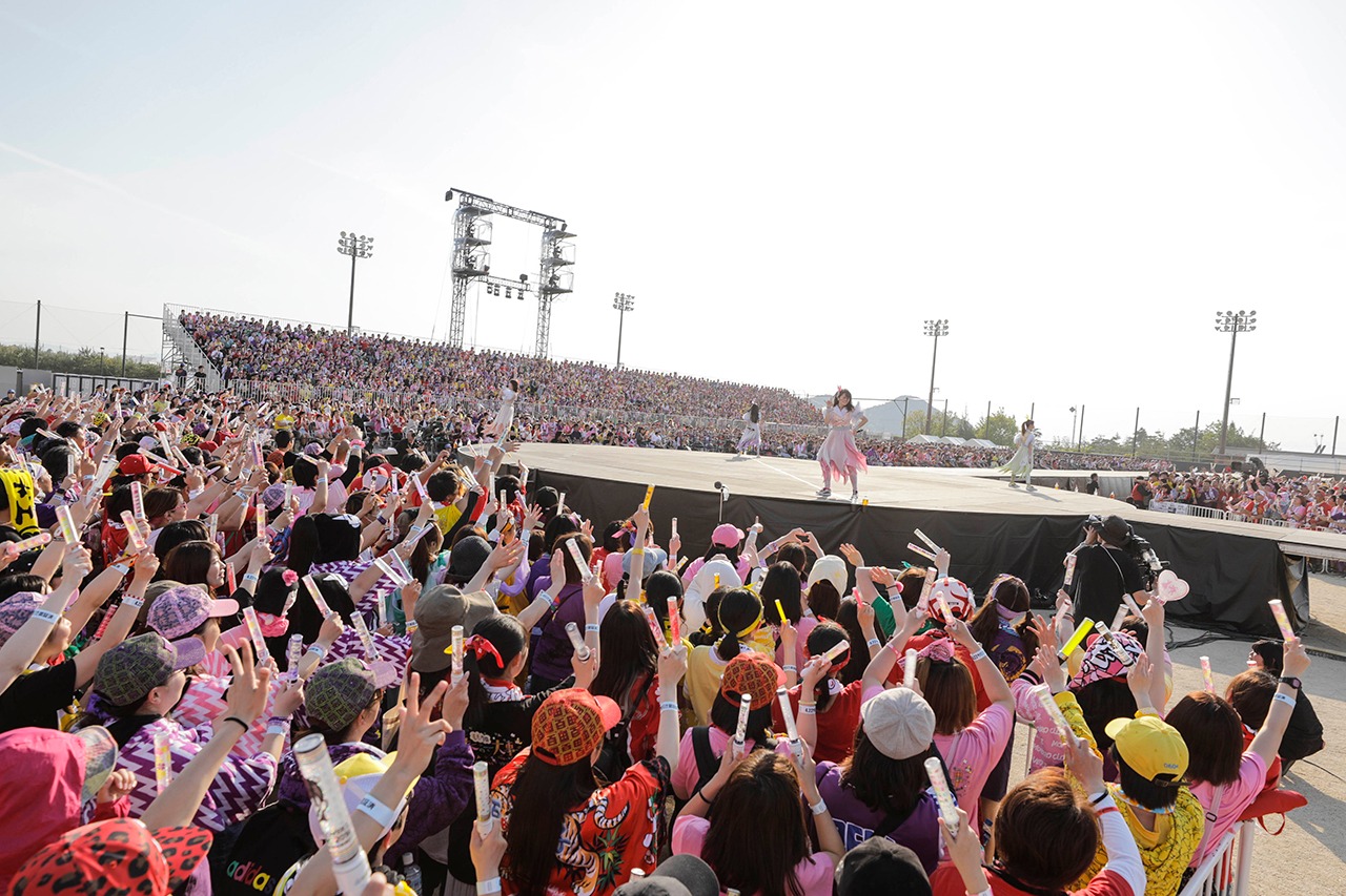 「ももクロ 春の一大事 2018 in 東近江市 ～笑顔のチカラ つなげるオモイ～」の様子。（Photo by HAJIME KAMIIISAKA+Z）