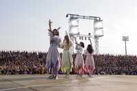 「ももクロ 春の一大事 2018 in 東近江市 ～笑顔のチカラ つなげるオモイ～」の様子。（Photo by HAJIME KAMIIISAKA+Z）