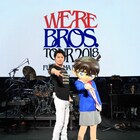 福山雅治が広島でコナンと再会、もみじ饅頭と「零 -ZERO-」をプレゼント