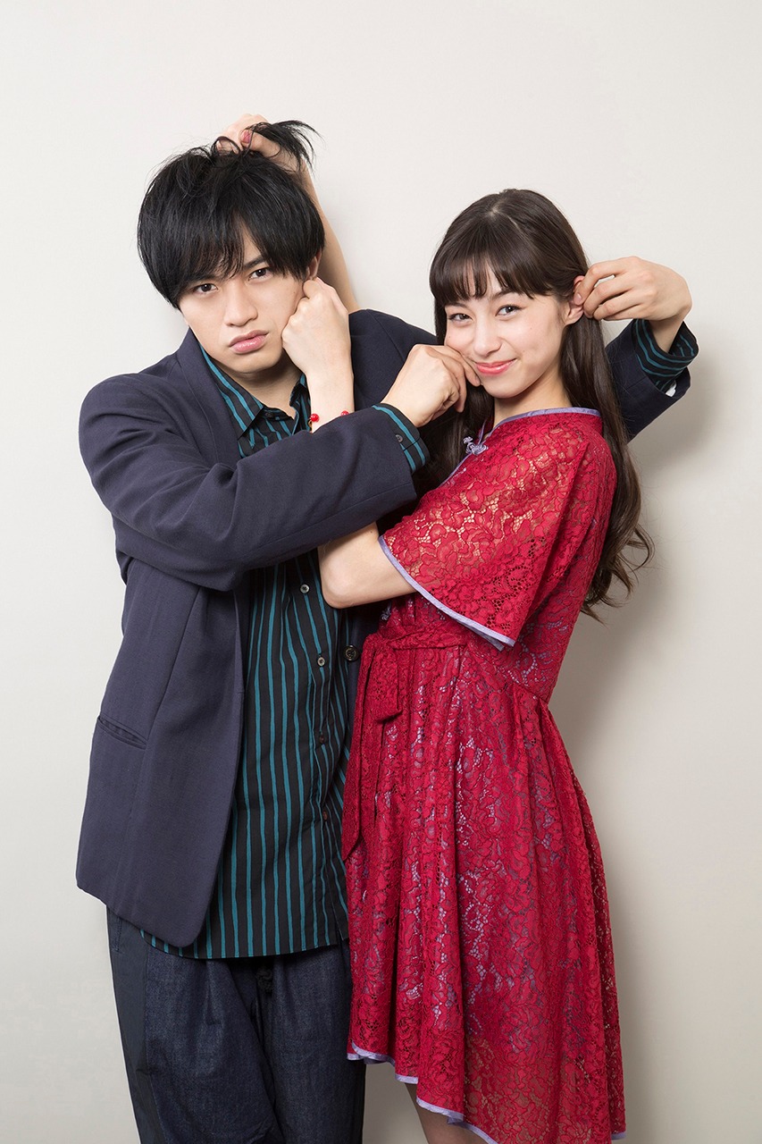 左から中島健人（Sexy Zone）、中条あやみ。(c)2018『ニセコイ』製作委員会