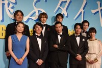 「空飛ぶタイヤ」レッドカーペットの様子。