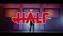 女王蜂「HALF」ミュージックビデオのワンシーン。