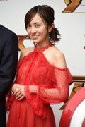 「アベンジャーズ」初参加のももクロ百田夏菜子、加藤浩次にドレス褒められ照れ笑い