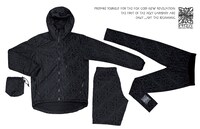 「BMD FOX APPAREL」のアイテム。左からブルゾン（19800円）、ショートパンツ（9800円）、レギンス（4800円）。