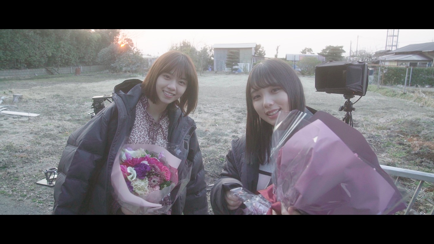 西野七瀬と与田祐希。