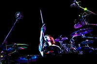 Tomoya（Dr）（撮影：浜野カズシ）