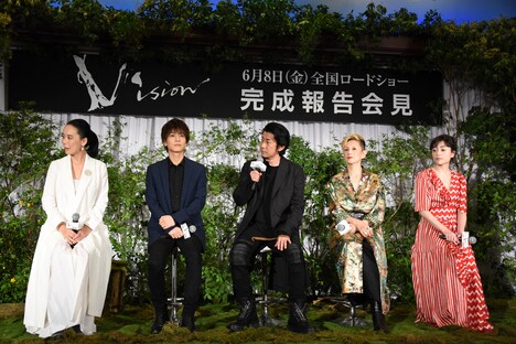 映画「Vision」の完成報告会見の様子。