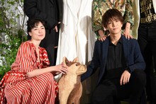 左から美波、コウ、岩田剛典。