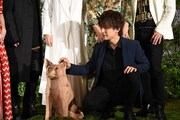 左からコウ、岩田剛典。