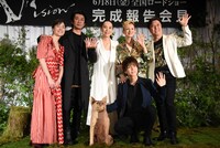 映画「Vision」の完成報告会見の様子。
